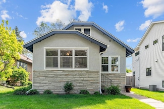 342 Warwick St, Saint Paul, MN 55105