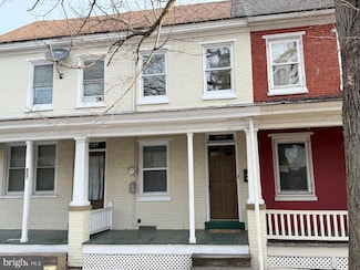 307 1/2 Walnut St, Pottstown, PA 19464