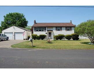 4 Yale St, Groveland, MA 01834