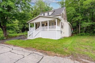 3 Nelson Rd, Springvale, ME 04083