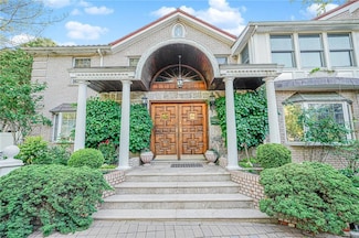 46 Buttonwood Rd, Staten Island, NY 10304