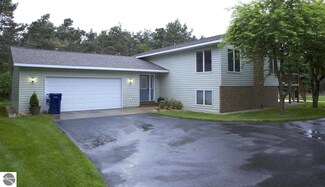 7224 Scotchwood Ln, Grawn, MI 49637