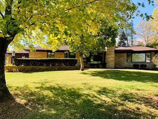 709 Shrine Rd, Springfield, OH 45504