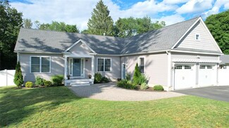 543 Wilbur Ave, Cranston, RI 02921