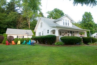 205 S Van Buren St, East Dundee, IL 60118