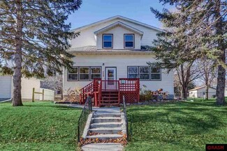 408 408 N 8th St, St. Peter, MN 56082