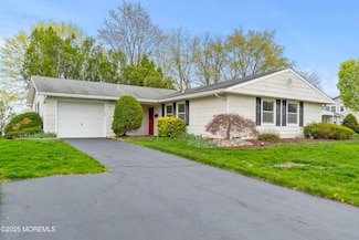 19 Ivanhoe Ln, Matawan, NJ 07747