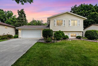 8818 90th St S, Cottage Grove, MN 55016
