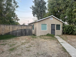 304 Woodrow Ave, Bakersfield, CA 93308