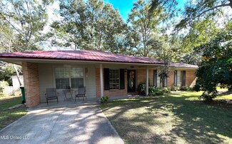 5106 Center Dr, Moss Point, MS 39563
