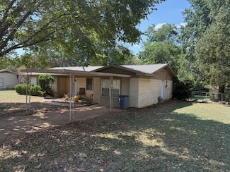 1135 Cope Dr, Paris, TX 75462