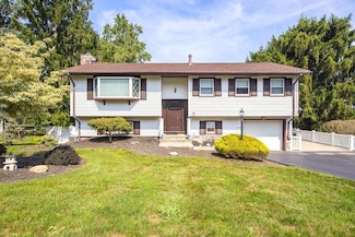 7 Gilmore Dr, Stony Point, NY 10980