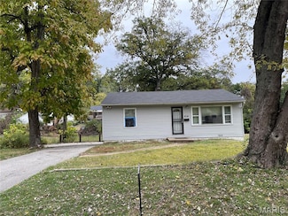 514 La Motte Ln, Saint Louis, MO 63135