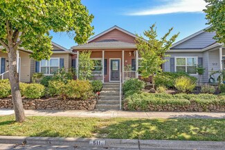 511 Blue Moon Dr, Central Point, OR 97502