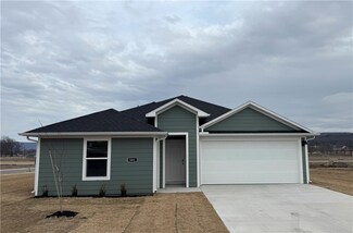 501 Kellyann St, Prairie Grove, AR 72753