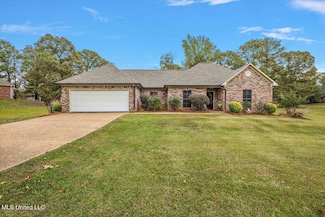 724 Forest Woods Dr, Byram, MS 39272