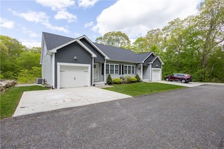 3 Lily Ln, West Warwick, RI 02893