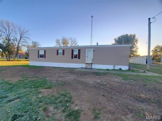 105 N Cherry St, Lewistown, MO 63452
