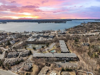 205 Barry Ave S Unit 208, Wayzata, MN 55391