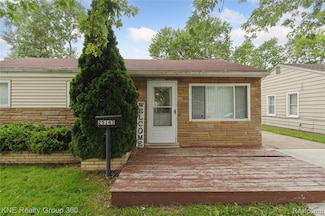 25143 Fern St, Roseville, MI 48066