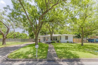 1506 Grace St, Taylor, TX 76574
