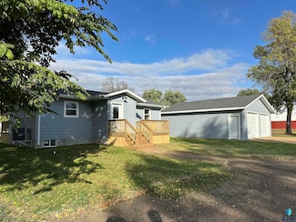 165 S 3rd St, Olivet, SD 57052