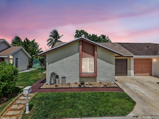 9667 Sunny Isle Cir, Boca Raton, FL 33428