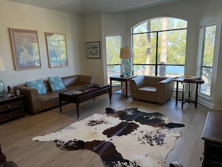 517 Mariners Dr, Kemah, TX 77565