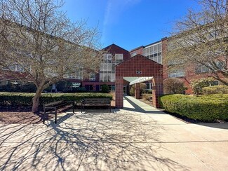 233 Place Ln, Woburn, MA 01801