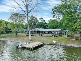 4225 W Lakeview Cir, Louisville, TN 37777