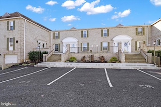 1000 Country Club Rd Unit 4, York, PA 17403