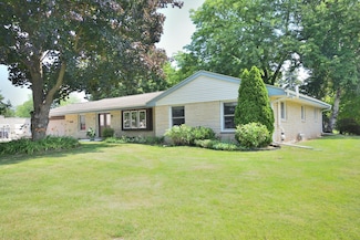 7100 N Parkview Dr, Lannon, WI 53046