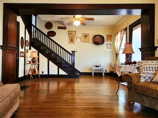 1439 E Walnut St, Des Moines, IA 50316