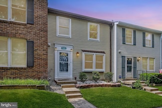 9922 Oakdale Woods Ct, Vienna, VA 22181