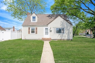 33 Gables Dr, Hicksville, NY 11801