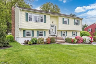 17 Meadow Ln, Hackettstown, NJ 07840
