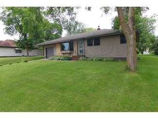 818 3rd Ave NE, Staples, MN 56479