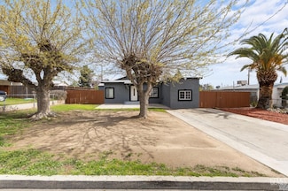 2935 Shelly Ln, Bakersfield, CA 93306