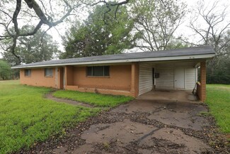 72 S 2nd St, Wells, TX 75976