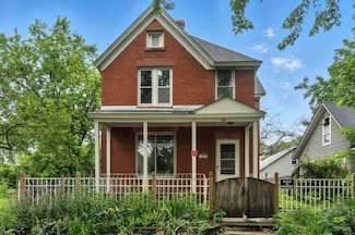 697 Tuscarora Ave, Saint Paul, MN 55102
