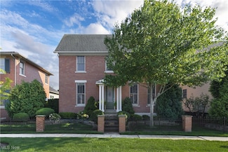 32041 Kossuth Dr, Avon Lake, OH 44012