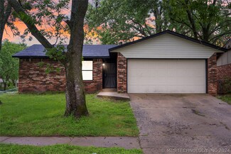 2808 Maple Dr, Sand Springs, OK 74063