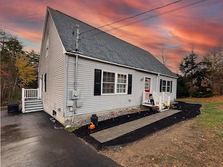 21 Shelburne Ln, Barnstead, NH 03225