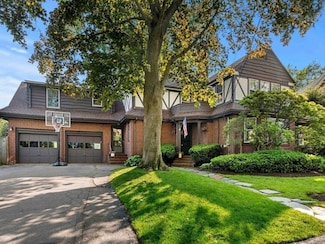 27 Glendale Rd, Marblehead, MA 01945