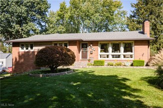 3753 Crestwood St NW, Canton, OH 44708