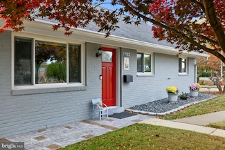 7137 Murray Ln, Annandale, VA 22003