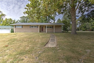 2207 Forest Crest Dr, Decatur, IL 62521