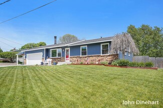 51 Washington St, Saranac, MI 48881
