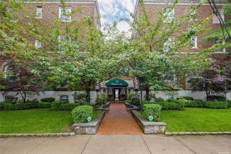 30 Shipherd Ave Unit 4A, Lynbrook, NY 11563
