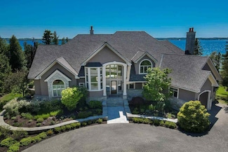 7545 Oyster Bay Dr, Charlevoix, MI 49720